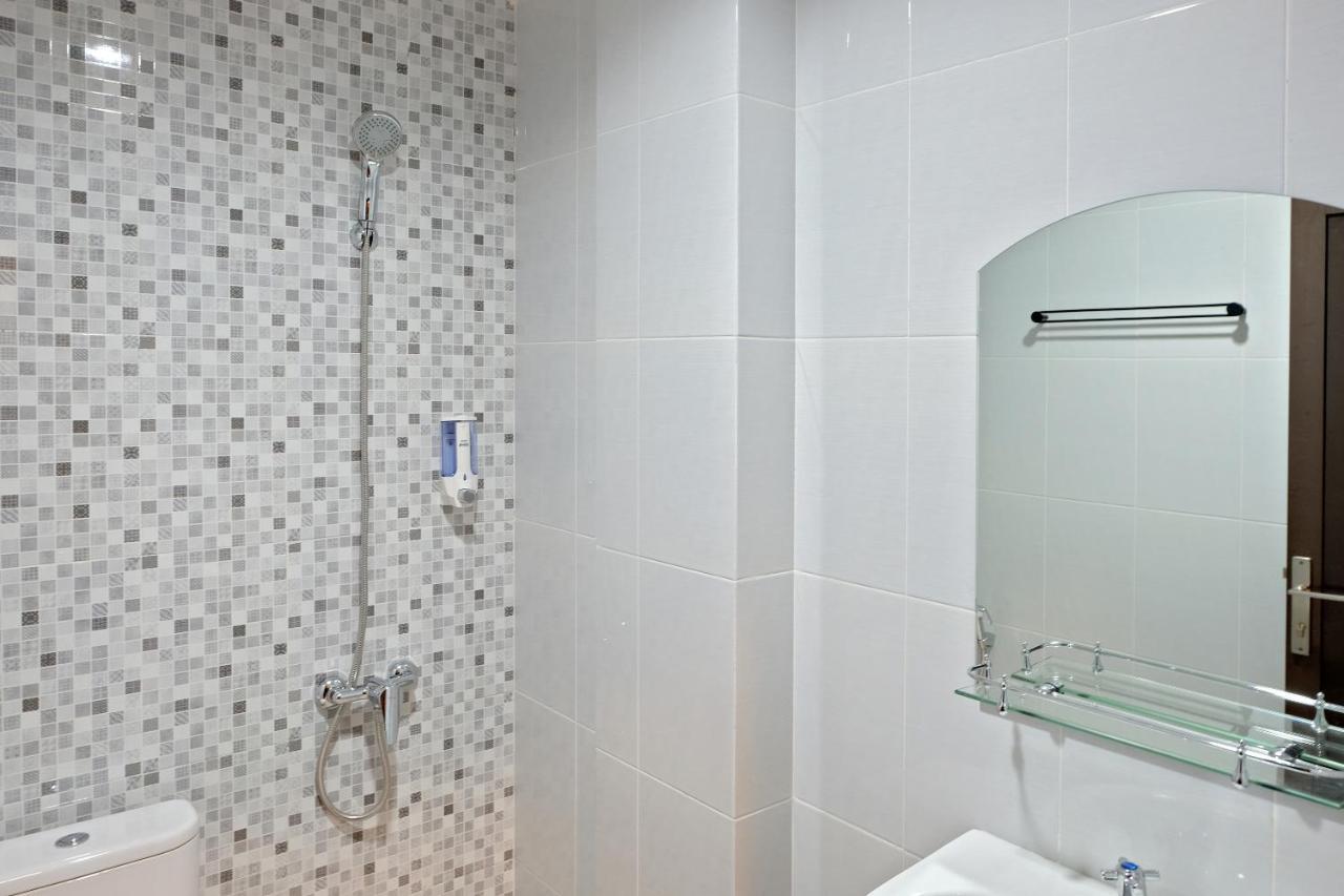 Super Oyo 2756 Anata Hotell Makassar Exteriör bild